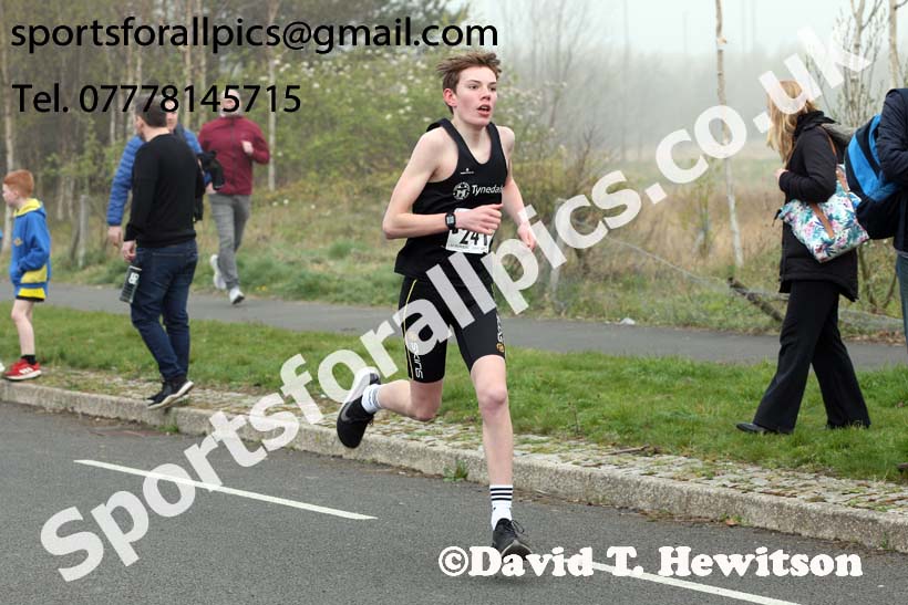 Boys and girls under-15s road race, 2019 Elswick Harirers Good Friday Road Relay, Newburn, Newcastle. Photo:  David T. Hewitson/Sports for All Pics